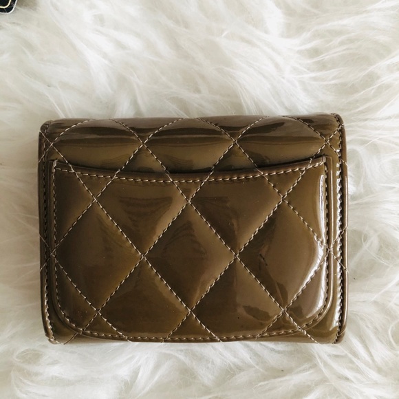 Chanel Brown Patent Leather Compact Cardholder - Picture 3 of 5